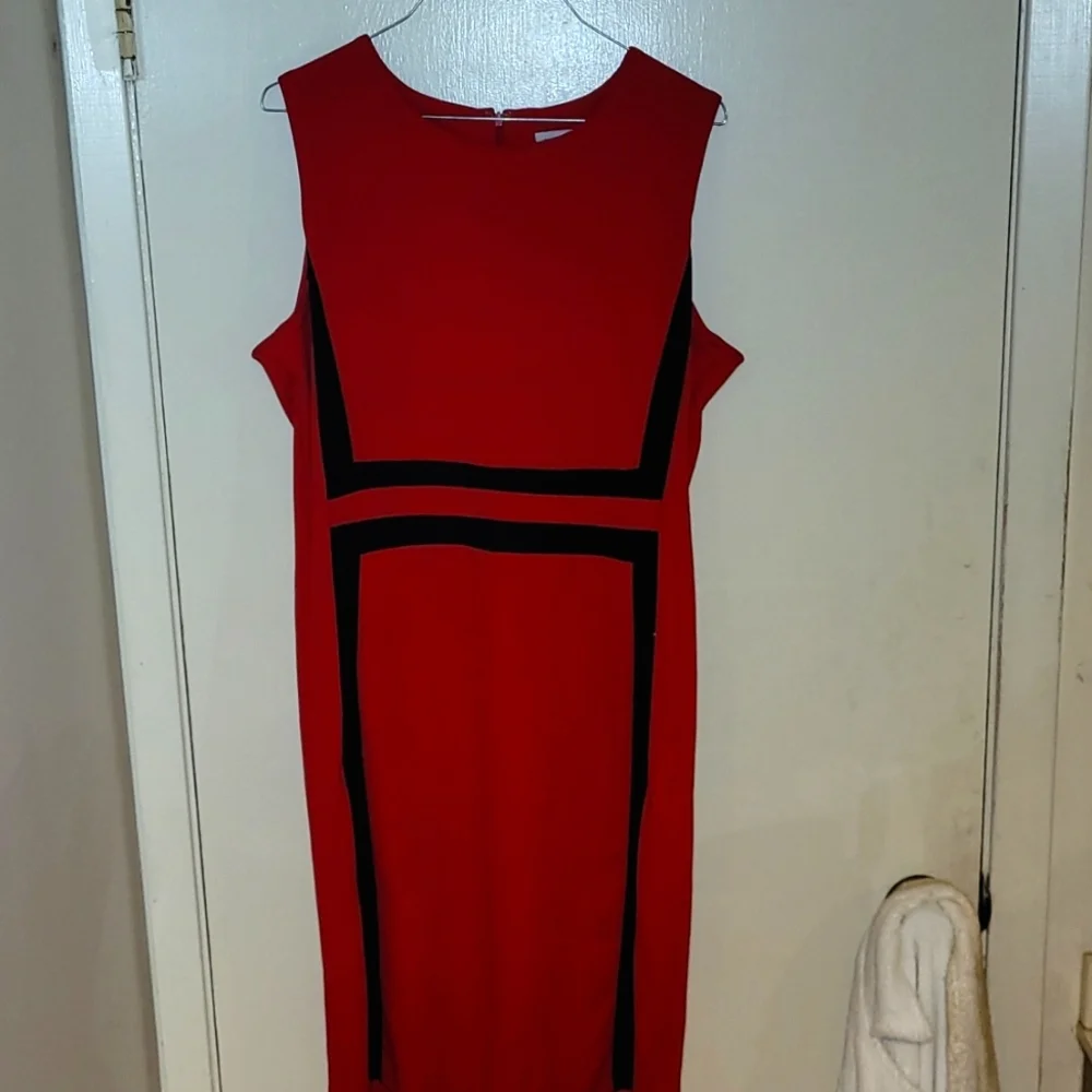 Red dress with black color blocking - Picture 1 of 6